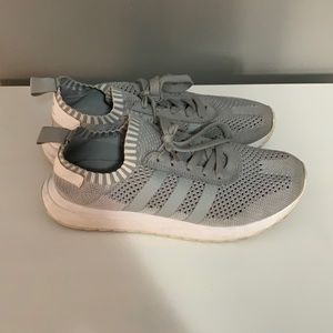 ADIDAS GREY SNEAKERS